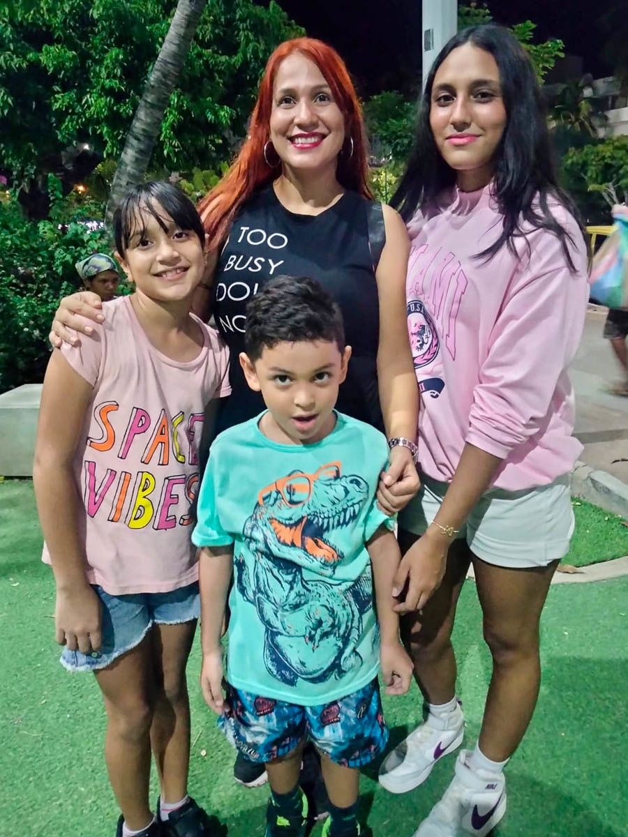 A family of four: the mother, her son and her two daughters.